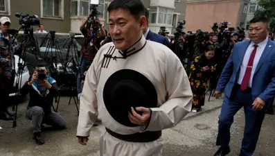 Oğlunun lüks yaşamı sonunu getirdi: Moğolistan Başbakanı istifa etti