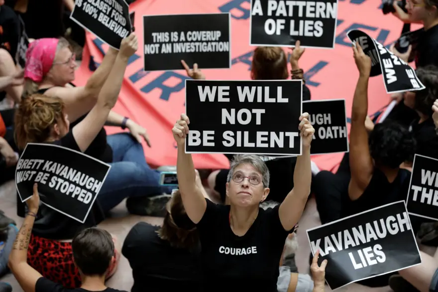 Kavanaugh'u protesto eden Amy Schumer ve Emily Ratajkowski tutuklandı 11