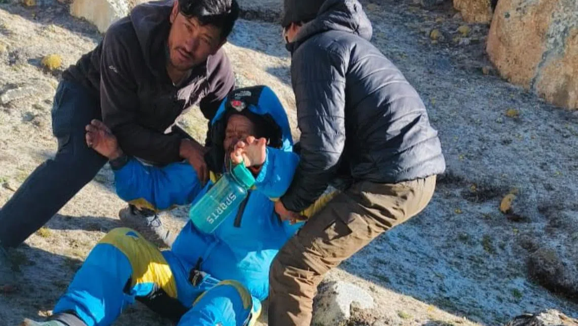 Everest'te mucize kurtuluş. Altı gündür kayıptı, sürünerek kampa ulaştı