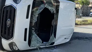 İşçi servisi ile otomobil çarpıştı: 12 yaralı
