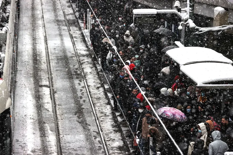 Kar yağışı İstanbul'u etkisi altına aldı 20 Kar yağışı İstanbul'u etkisi altına aldı 20