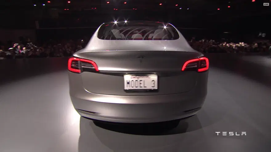 Tesla Model 3 görücüye çıktı 29