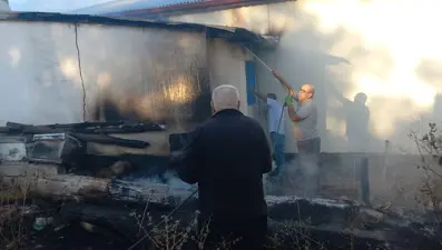 Otları yakmak istedi, komşusunun odunluğunu yaktı
