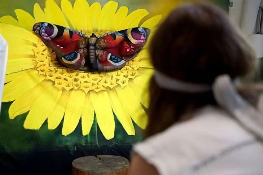 Johannes Stötter’in vücut boyama sanatı: Kelebek aslında birkadın 12