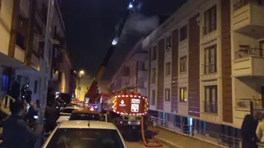 Çekmeköy'de çatı katı alevlere teslim oldu