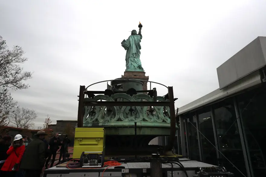 New York Özgürlük Heykeli meşalesi müzeye taşındı 14