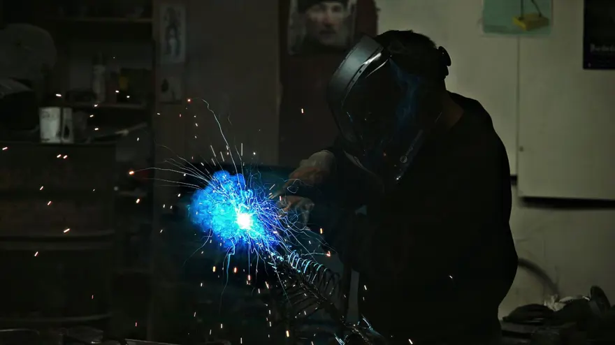 İlhamı aile mesleği balıkçılıktan aldı: Metal parçalarla sanat eseri üretiyor 5