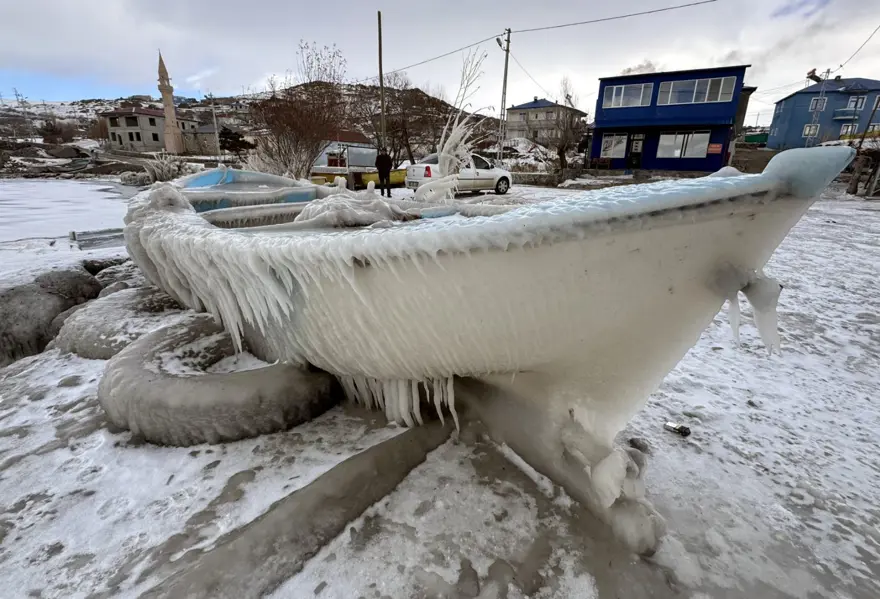 Antartika değil Çıldır Gölü: "Ağlayarak dondu" 14