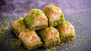 Soluk borusuna kaçan baklava öldürdü Soluk borusuna kaçan baklava öldürdü