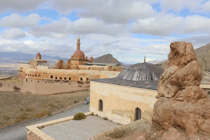 Anadolu'nun eşsiz mimari örneği: İshak Paşa Sarayı 10
