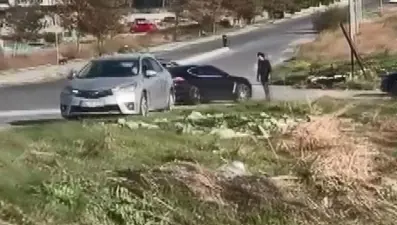 Büyükçekmece'de ilginç tartışma: Otomobiliyle husumetlisinin aracına defalarca çarptı!