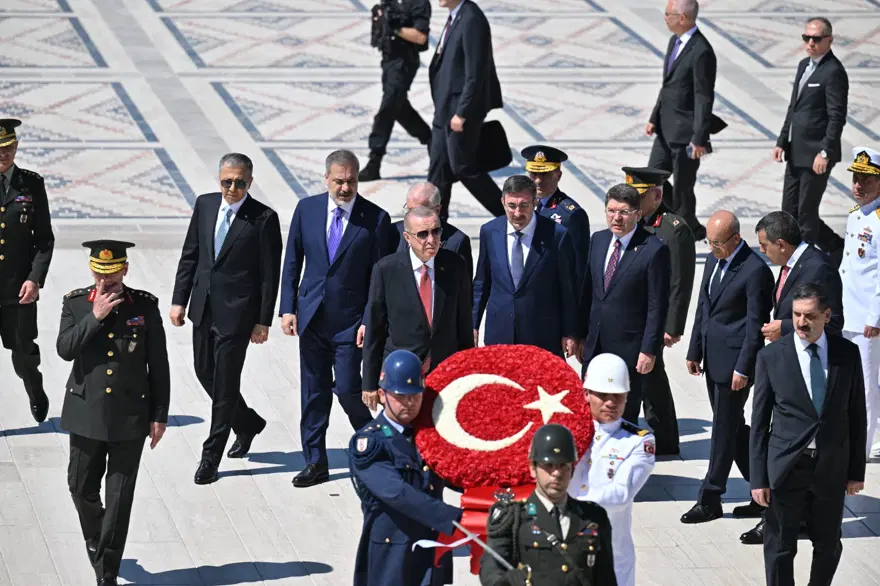 Cumhurbaşkanı Erdoğan ve YAŞ üyelerinden Anıtkabir’e ziyaret 1