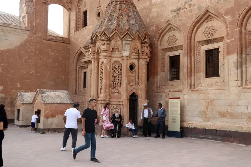 Osmanlı'nın yıllara meydan okuyan sarayı: İshak Paşa 2 Osmanlı'nın yıllara meydan okuyan sarayı: İshak Paşa 2