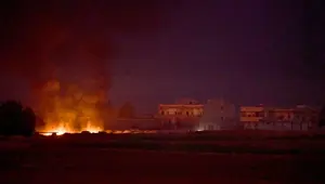 YPG/PKK'lı teröristlerin lastik yaktıkları görüldü (Barış Pınarı Harekatı)
