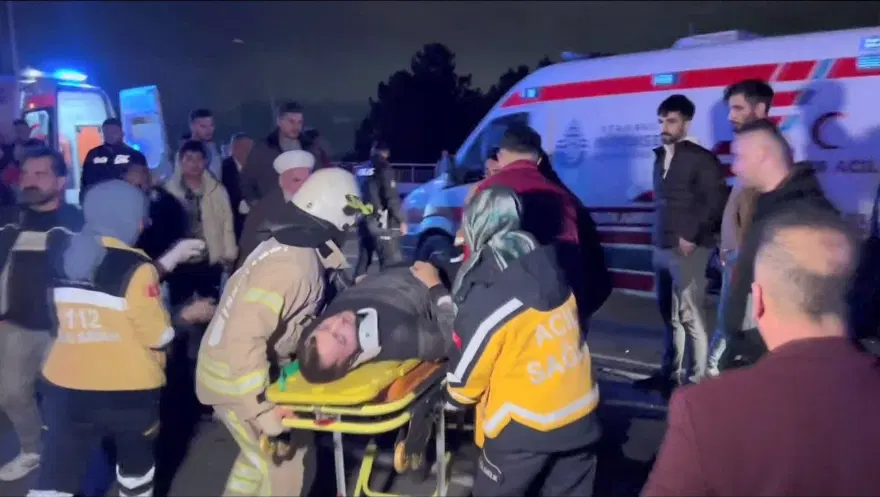 Arnavutköy'de feci kaza: 2 ölü, 7 yaralı 6 Arnavutköy'de feci kaza: 2 ölü, 7 yaralı 6