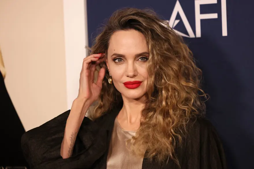 Angelina Jolie'den beklenmedik tarz değişimi 3