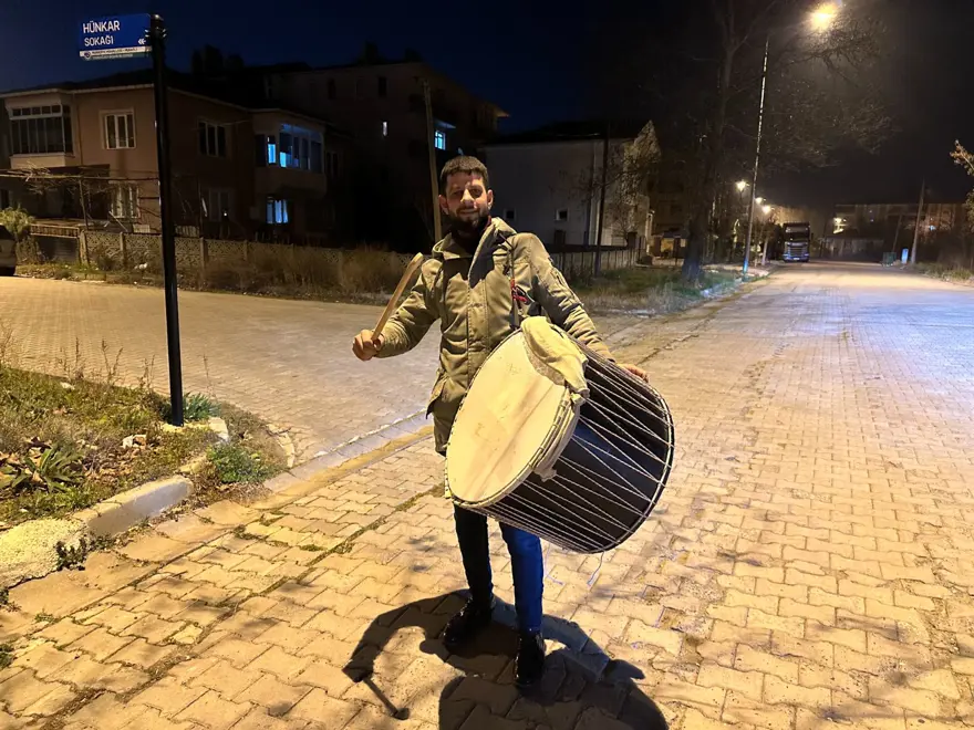 Davulcularının sahur mesaisi başladı 7 Davulcularının sahur mesaisi başladı 7