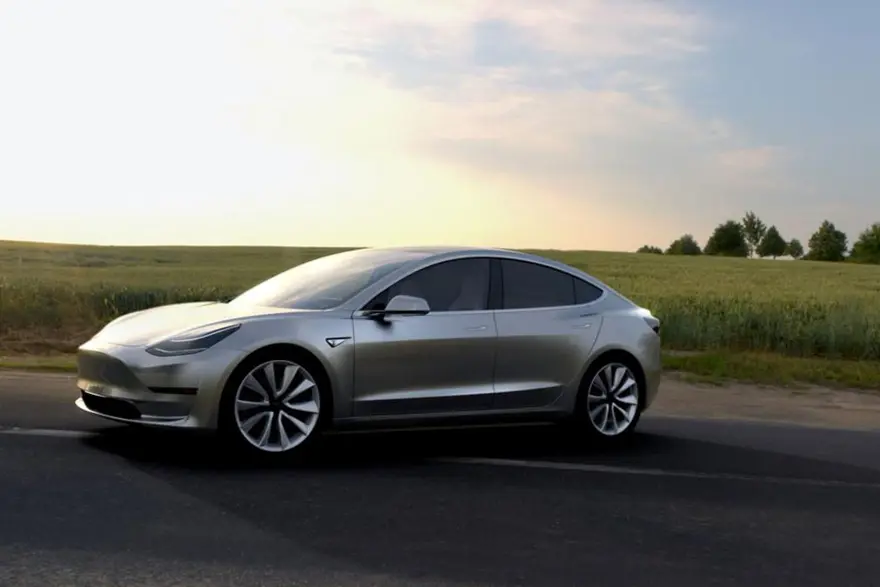 Tesla Model 3 ile Amerika'daki en hızlı yolculuğu yaptılar 