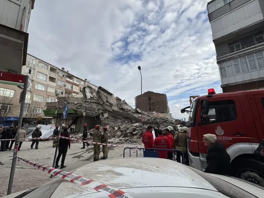 Güngören'de bina çöktü 3