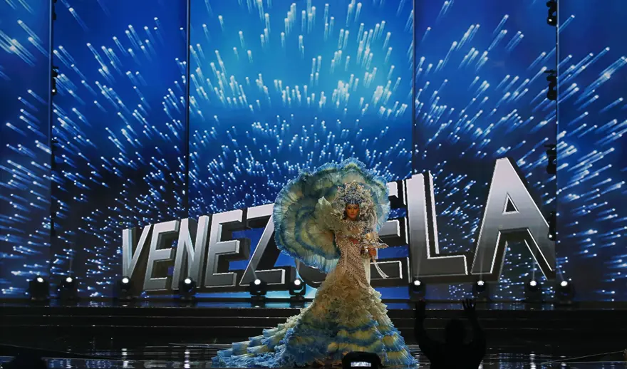 Miss Universe yarışmasında kıyafetler de yarışıyor 24