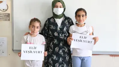 Adı ve soyadı aynı öğrencileri ayırt etmek için çareyi "sıfat"larda buldular