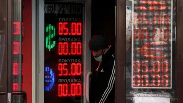 Rusya’da nakit dolar ve euro çekiminde kısıtlamalar uzatıldı