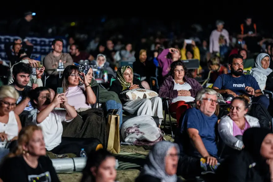 Bursa'da 20 bin kişinin katılımıyla "Perseid meteor yağmuru" izlendi 8