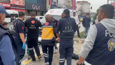 Yolun karşısına geçmeye çalışan kardeşlere otomobil çarptı