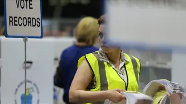 İrlanda sandığa gidiyor: İki kadın aday yarışacak