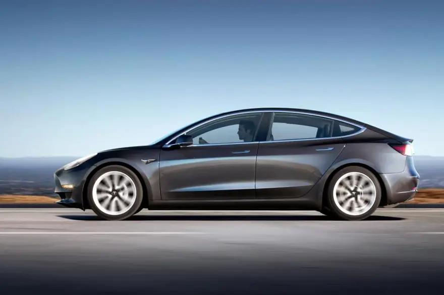 Tesla Model 3 ile Amerika'daki en hızlı yolculuğu yaptılar 2
