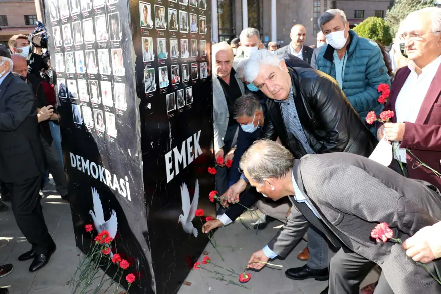 Ankara Garı saldırısında hayatını kaybedenler anıldı 1 Ankara Garı saldırısında hayatını kaybedenler anıldı 1