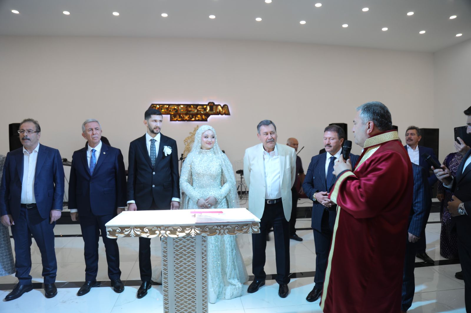 Mansur Yavaş ile Melih Gökçek nikah şahidi oldu