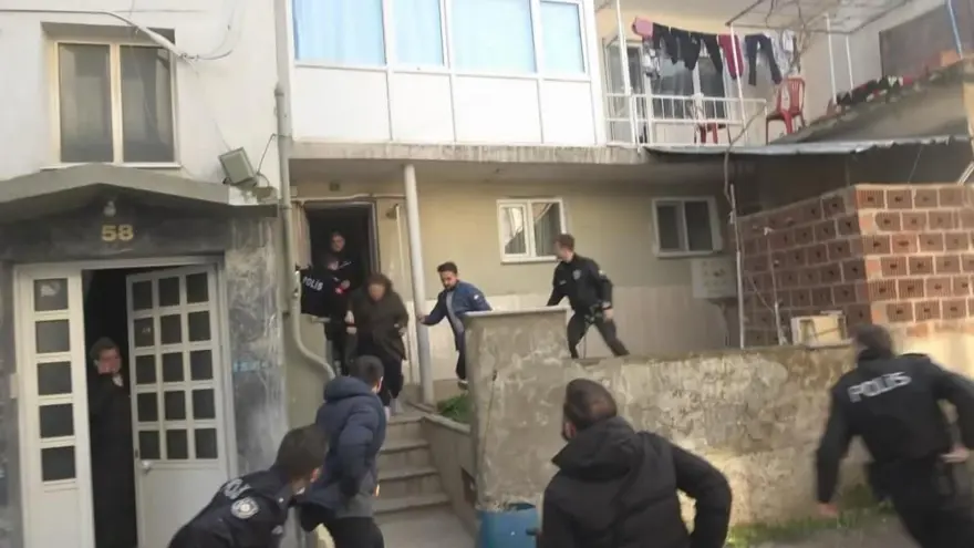 Bursa’da rehine krizi: Para vermeyen ablasına bıçak çekiprehin aldı 4 Bursa’da rehine krizi: Para vermeyen ablasına bıçak çekiprehin aldı 4