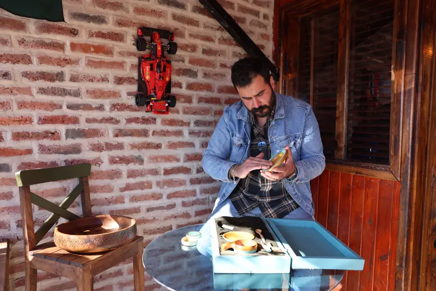 Hobi olarak başladı ama şimdi gelir kapısı oldu: Evinin bir odasını atölyeye çevirdi 