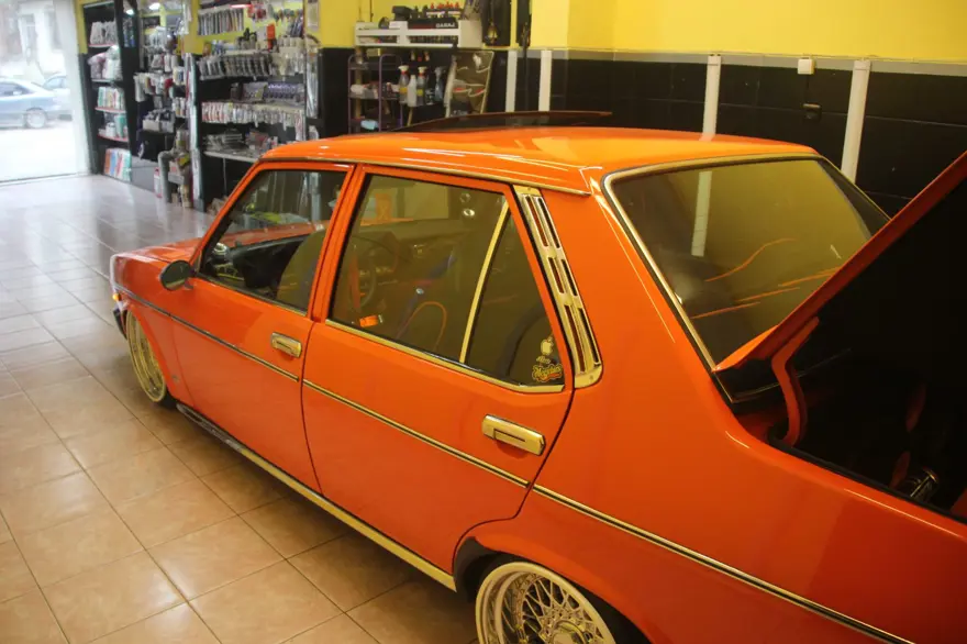 1978 model, yarım milyonluk araç: 1 yıldır iş yerinde dekor olarak duruyor 3