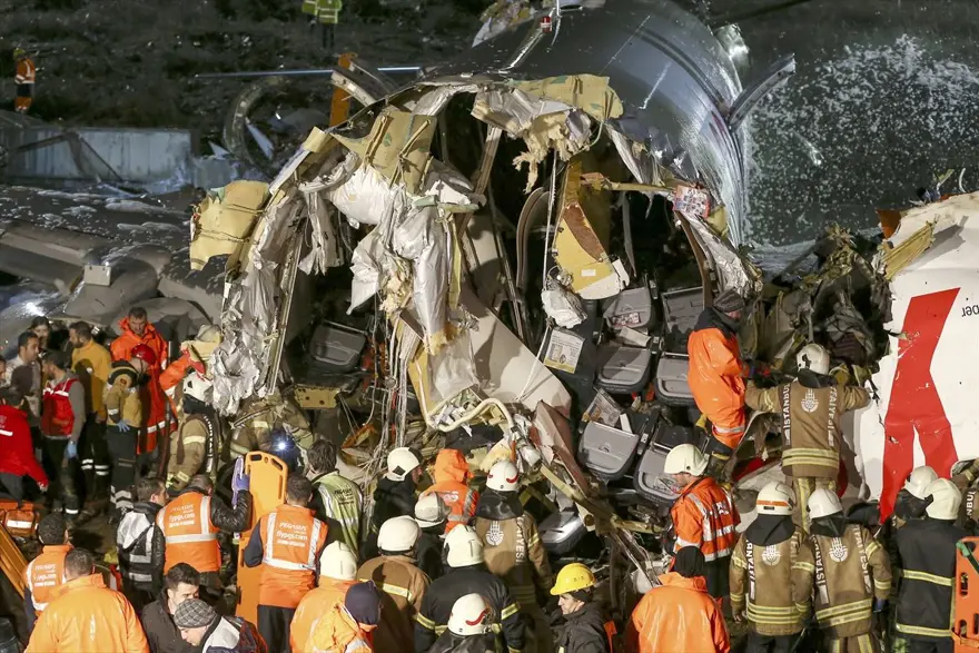 Sabiha Gökçen'de pistten çıkan uçaktan ilk görüntüler 42