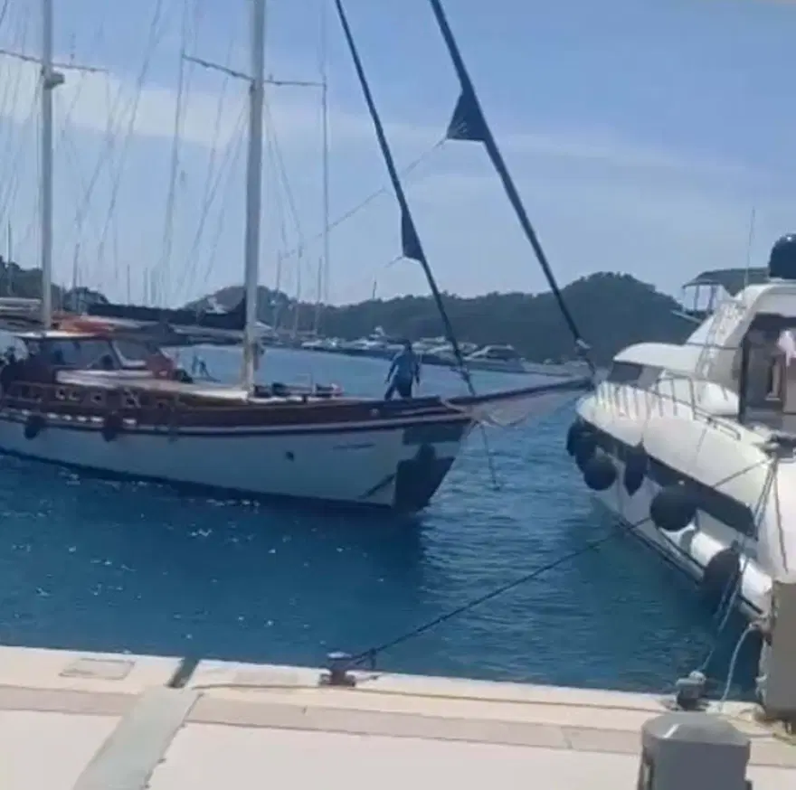 Göcek'te milyonluk kaza: Lüks motoryata çarptı 2 Göcek'te milyonluk kaza: Lüks motoryata çarptı 2
