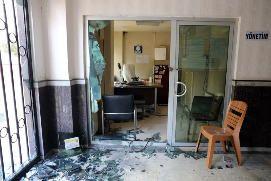 Tartıştığı bina yöneticisinin odasına el yapımı patlayıcı attı 3