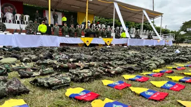 Kolombiya'da 63 örgüt üyesi teslim oldu