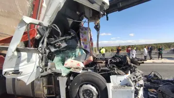 Konya'da üç araç birbirine girdi: Ölü ve yaralılar var