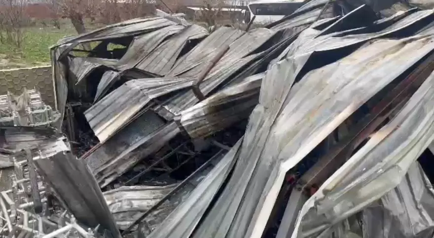 Bursa'da yanan fabrikan hurda yığınına döndü 3