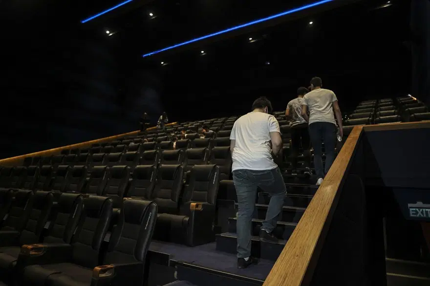 Sinema salonları yeniden kapılarını açtı 2