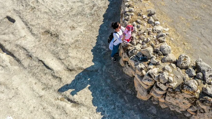 Arkeolog çiftin bebeği Sarya Hasankeyf kazı ekibinin neşe kaynağı oldu 28 Arkeolog çiftin bebeği Sarya Hasankeyf kazı ekibinin neşe kaynağı oldu 28