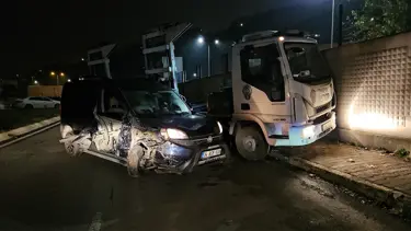 Kaza yaptı, aracını bırakıp kaçtı