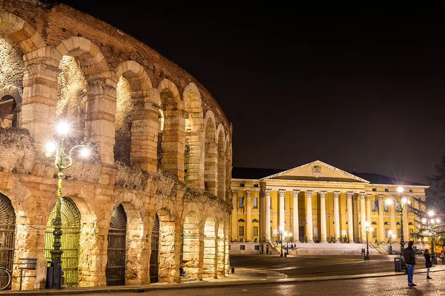 verona gezi rehberi, verona rehberi, verona gezilecek yerler, verona görülecek yerler, romeo ve juliet'in şehri, Adige Irmağı, Bra Meydanı, Casa di Giulietta, Castelvecchio, Erbe Meydanı, Via Mazzini 3