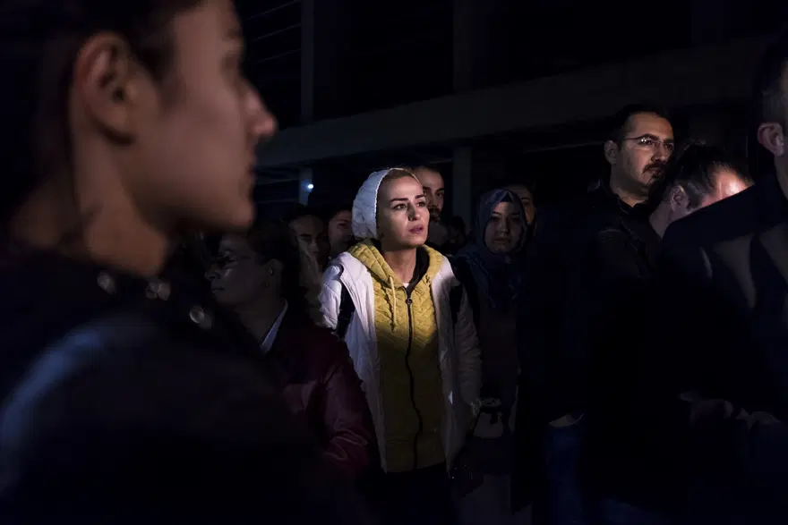 Ankara Büyükşehir Belediyesi önünde "kadro" eylemi 6
