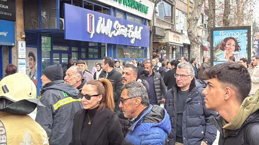 Mecidiyeköy'de korku dolu anlar: Otelin elektrik panosunda yangın çıktı 3