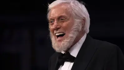 Dick Van Dyke en yaşlı Emmy adayı oldu