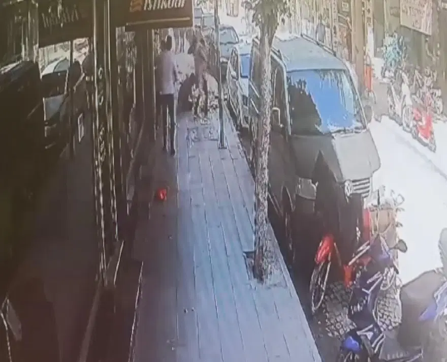 Konya'da baba-kızın üzerine beton parçaları düştü 3 Konya'da baba-kızın üzerine beton parçaları düştü 3
