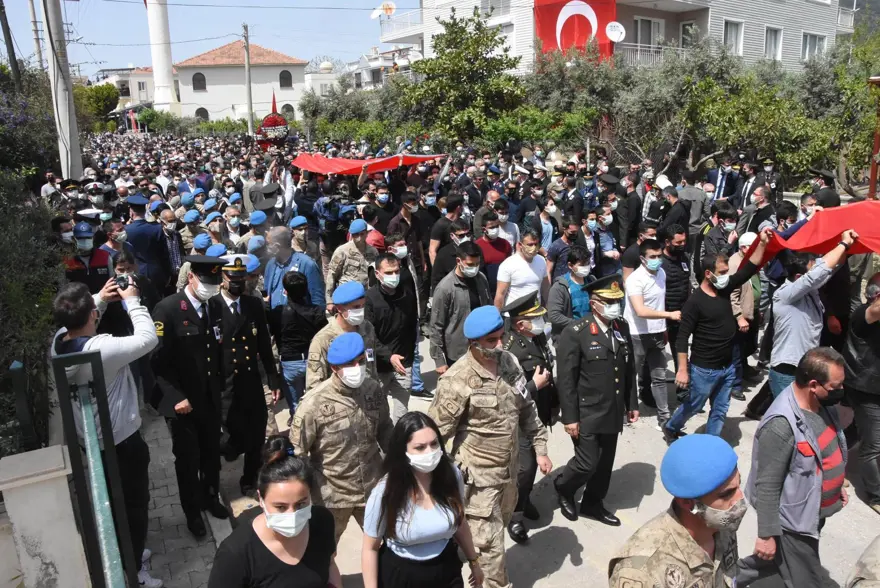 Şehit Teğmen Mehmet Kıvık, son yolculuğuna uğurlandı 5